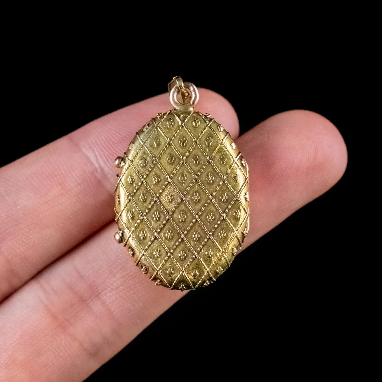 Antique Victorian 18Ct Yellow Gold Locket Circa 1900