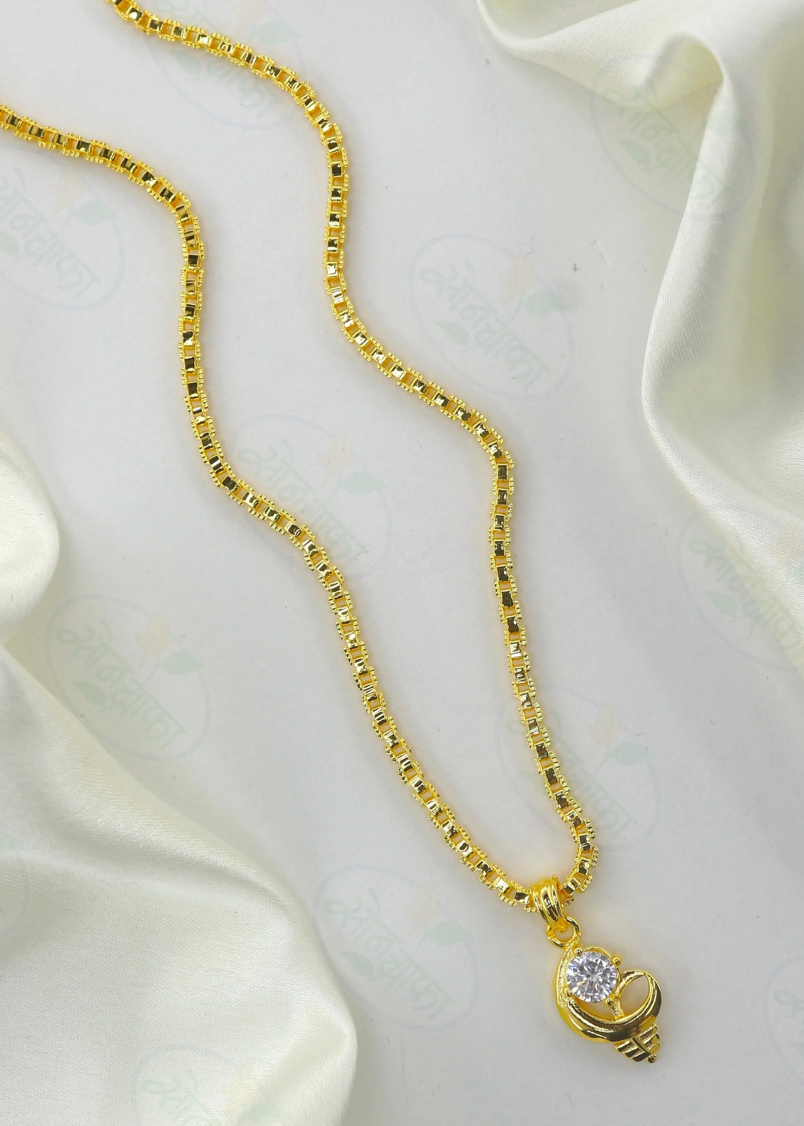 BEAUTIFUL DESIGNER GOLDEN CHAIN