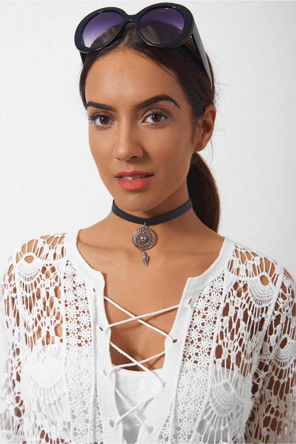 Black Disk Arrow Choker