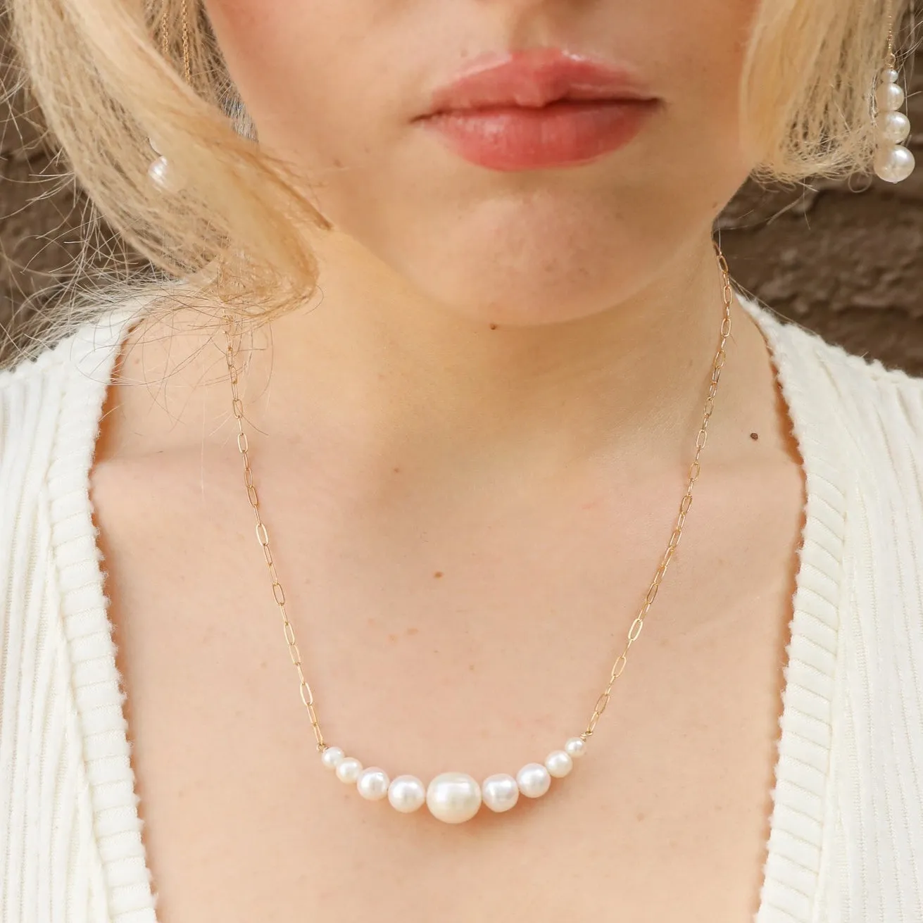 bold graduated pearl bar necklace